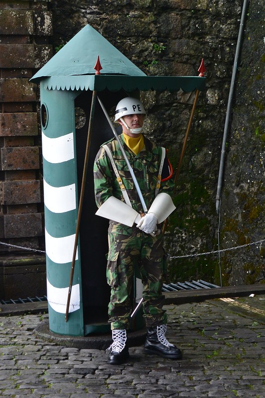 Azory 2013 - stráž u pevnosti, Ponta Delgada 