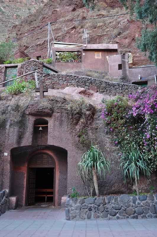 jeskynní kaple v údolí Barranco de Guayadeque 