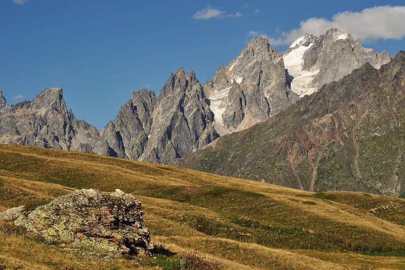 Kavkaz - Gruzie 2012 - ze sedla Guil/2960 m do Mestie 
