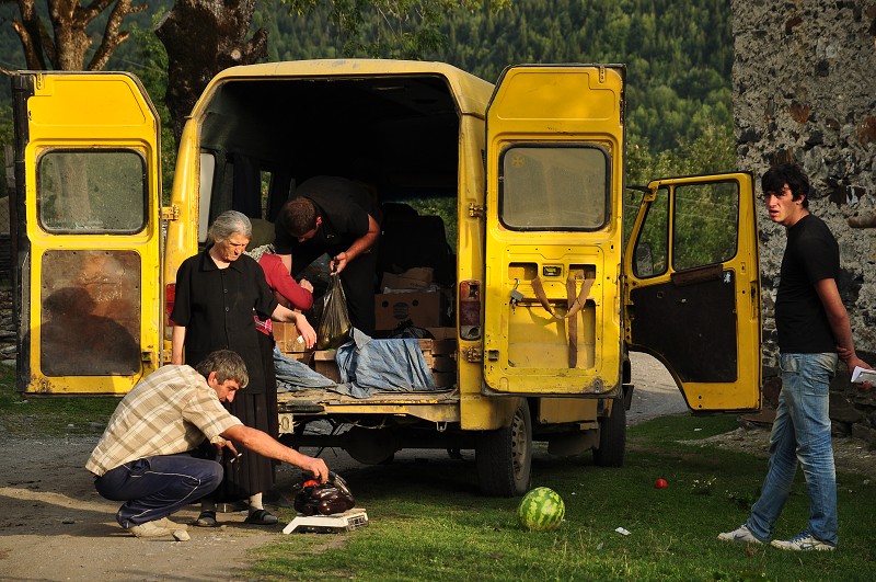Kavkaz - Gruzie 2012 - prodejna, Čolaši 