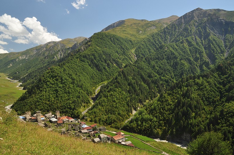 Kavkaz - Gruzie 2012 - vesnice Adiši / 2080 m 