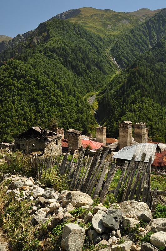 Kavkaz - Gruzie 2012 - vesnice Adiši / 2080 m 