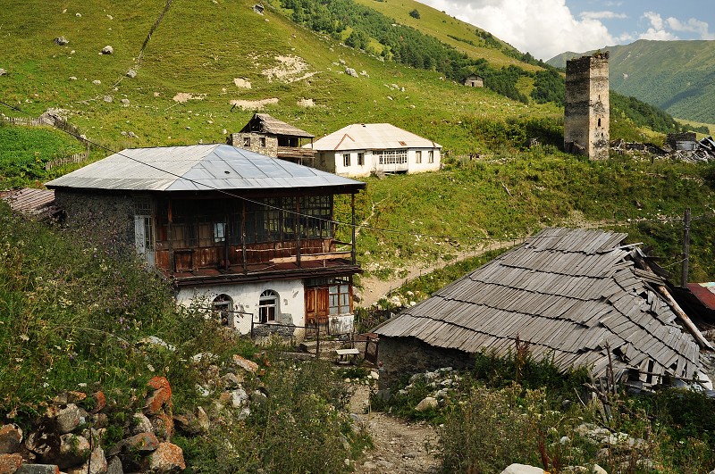 Kavkaz - Gruzie 2012 - vesnice Adiši / 2080 m 