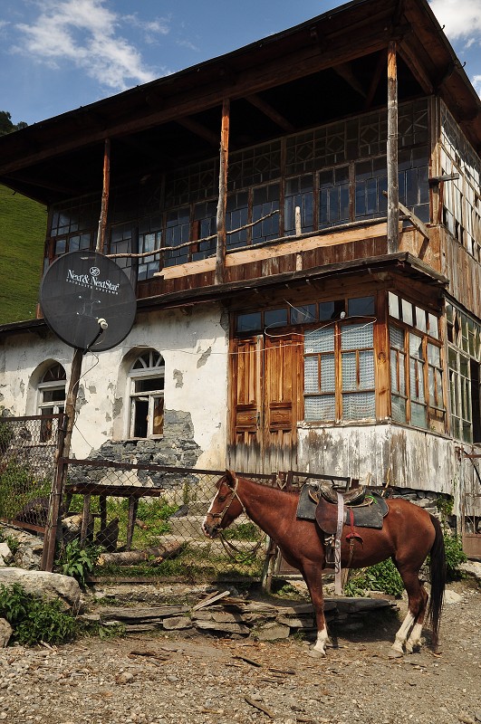Kavkaz - Gruzie 2012 - vesnice Adiši / 2080 m 
