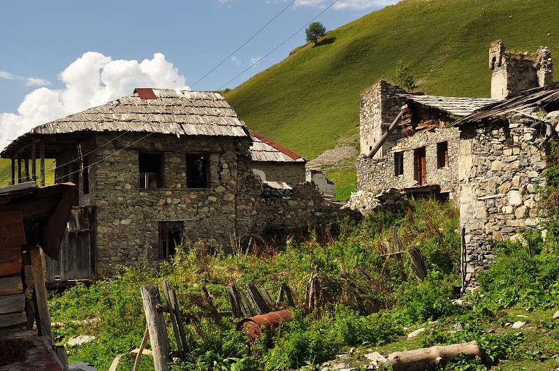 Kavkaz - Gruzie 2012 - vesnice Adiši / 2080 m 