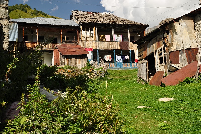 Kavkaz - Gruzie 2012 - vesnice Adiši / 2080 m 