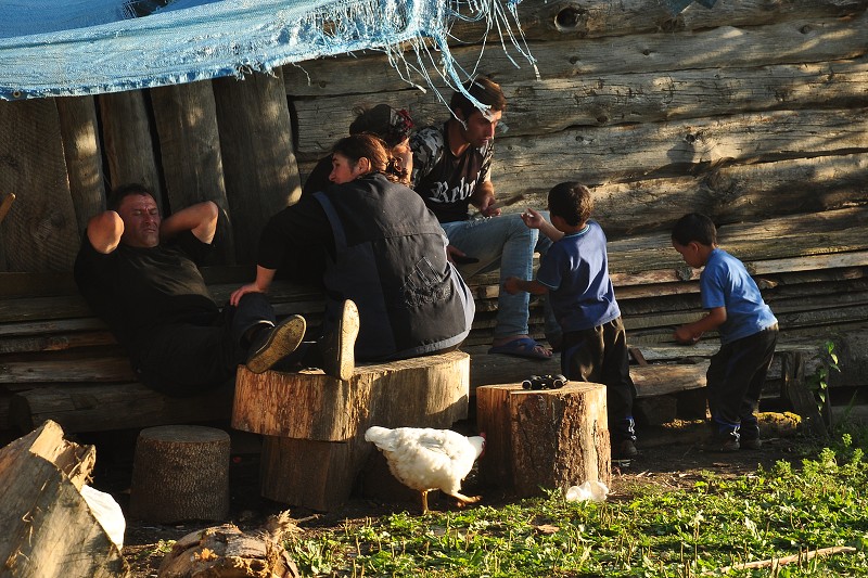 Kavkaz - Gruzie 2012 - siesta našich domácích  - Adiši 