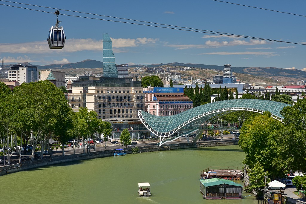 Gruzie - Tbilisi - most Míru 