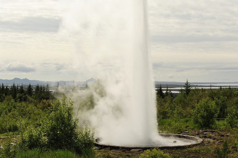 Island 2011 - Reykjavík - umělý gejzír u Perlanu 