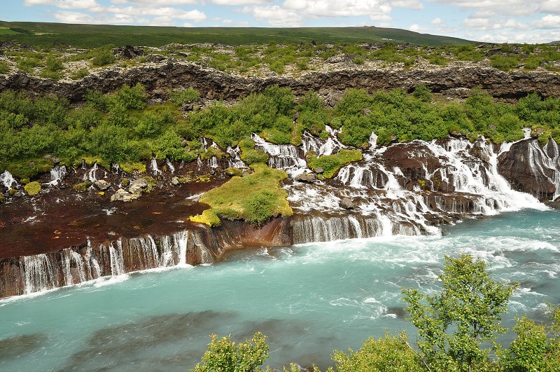 Island 2011 - vodopád Hraunfossar 