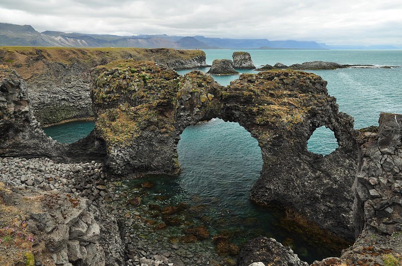 Island 2011 - poloostr. Snæfellsnes - útesy v Arnarstapi 