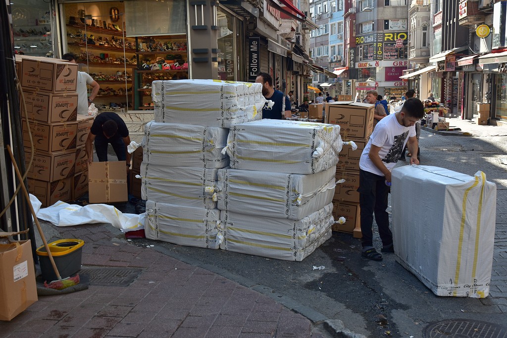 Istanbul - Ranní přípravy otvíračku, Staré město 