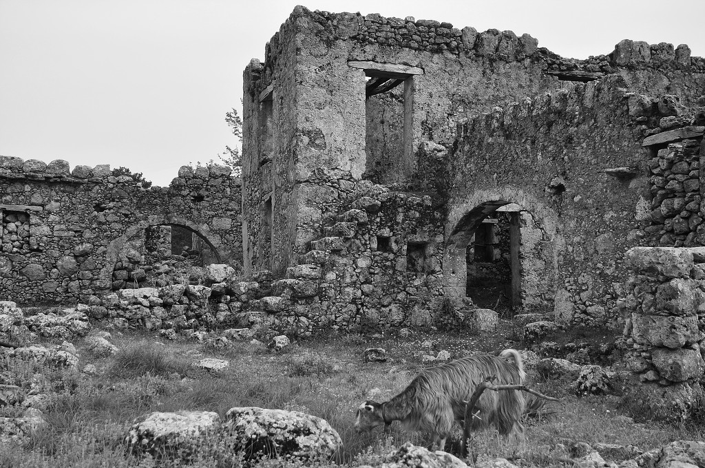 Kréta - téměř opuštěná ves Arádhena 