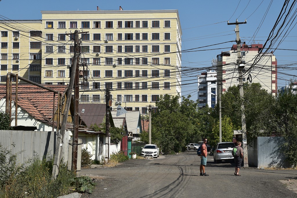 Kyrgyzstán - poblíž obch. centra Vefa,Biškek, Kg 