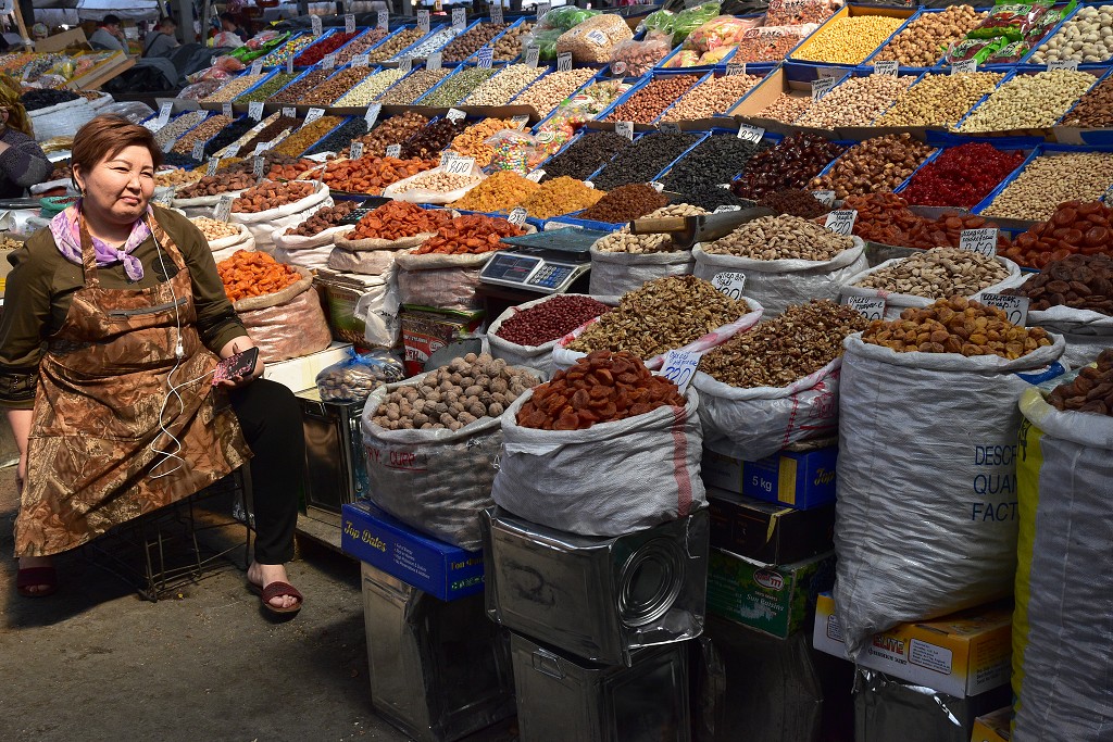 Kyrgyzstán - Ošský bazar, Biškek, Kg 