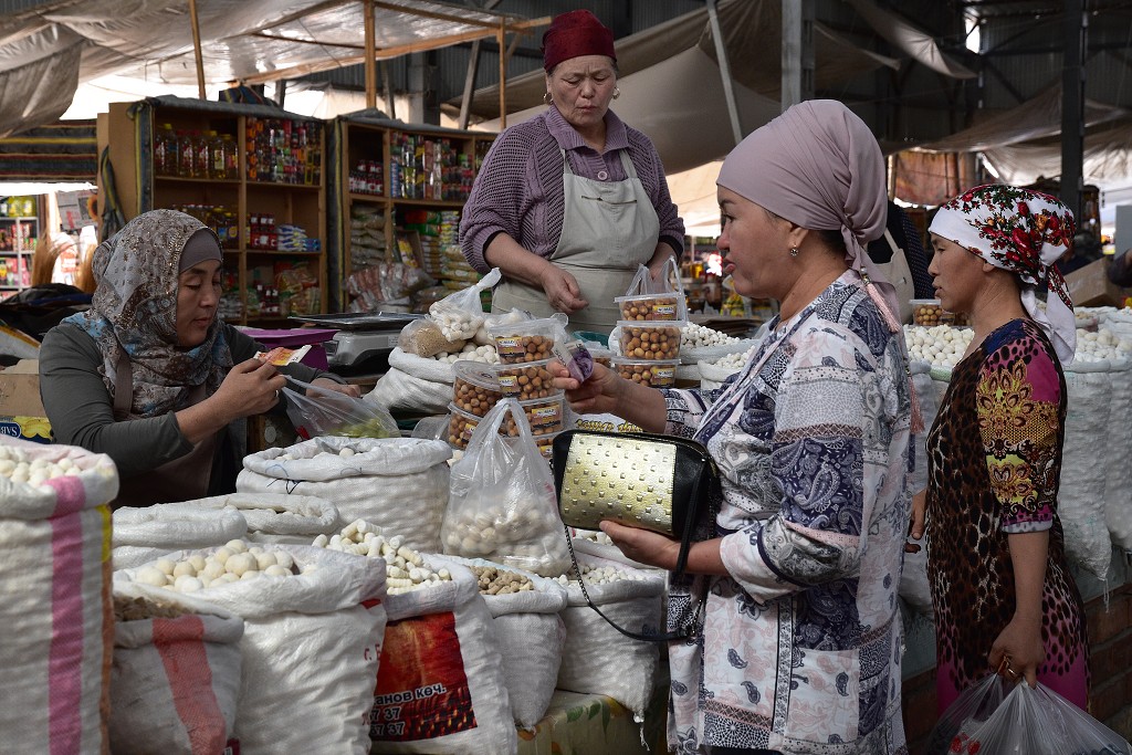 Kyrgyzstán - Ošský bazar, Biškek, Kg 