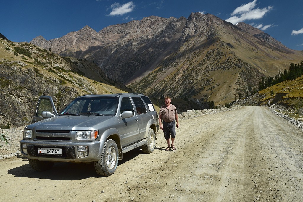 Kyrgyzstán - cesta od Barskoonu ke zlatému dolu, již. břeh Issyk-kulu 