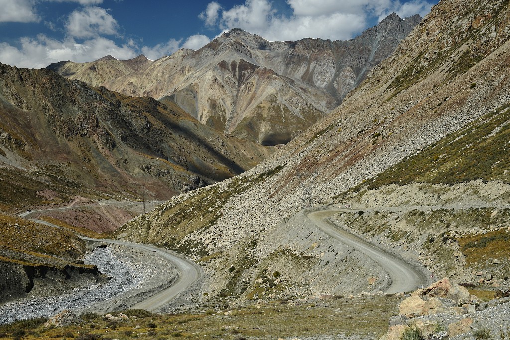Kyrgyzstán - údolím Barskoon, jižní břeh Issyk-Kulu 
