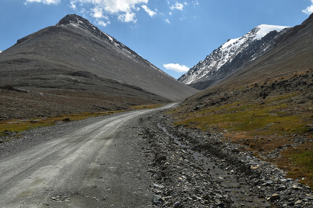 Kyrgyzstán - do sedla Söök Ashuusu, již. od Barskoonu, u Issyk-Kul 