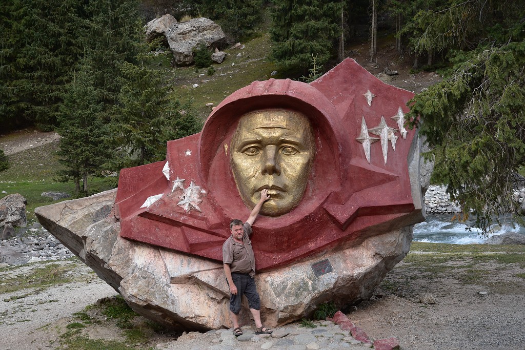 Kyrgyzstán - Gagarin v údolí Barskoon, již. od Issyk-Kul 