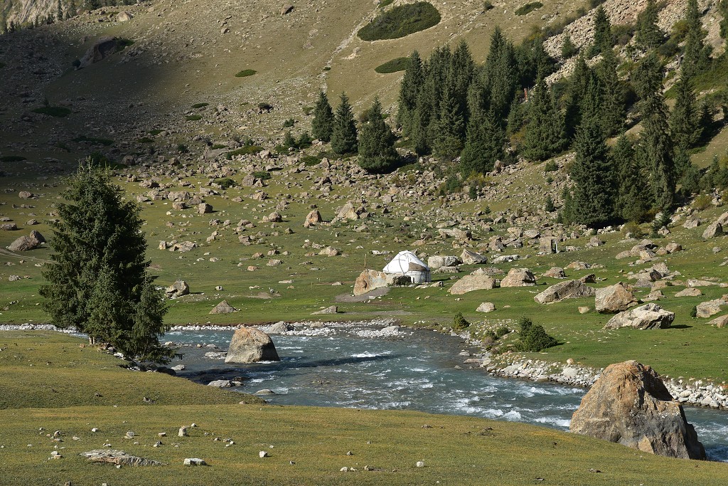 Kyrgyzstán -  v údolí Barskoon, již. od Issyk-Kul 
