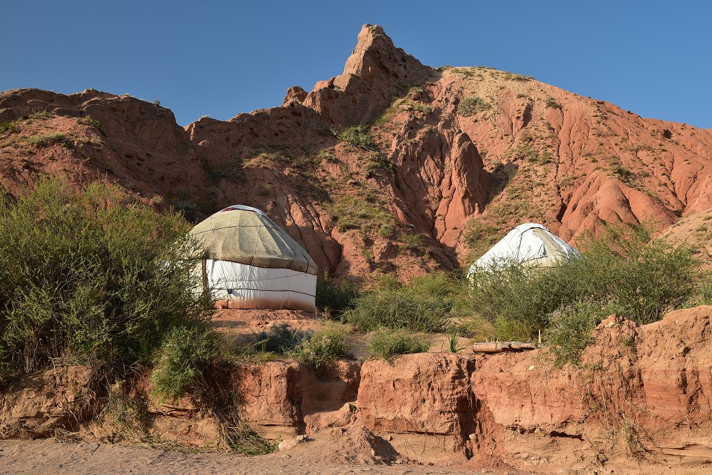 Kyrgyzstán - kaňon Skazka, již. břeh Issyk-Kulu 