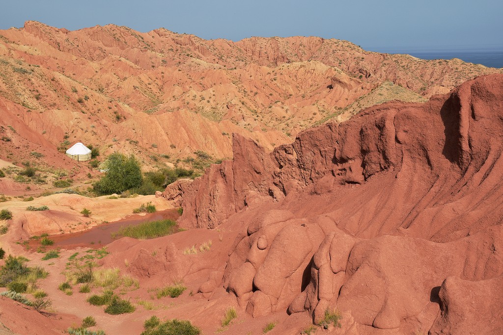 Kyrgyzstán - kaňon Skazka, již. břeh Issyk-Kulu 