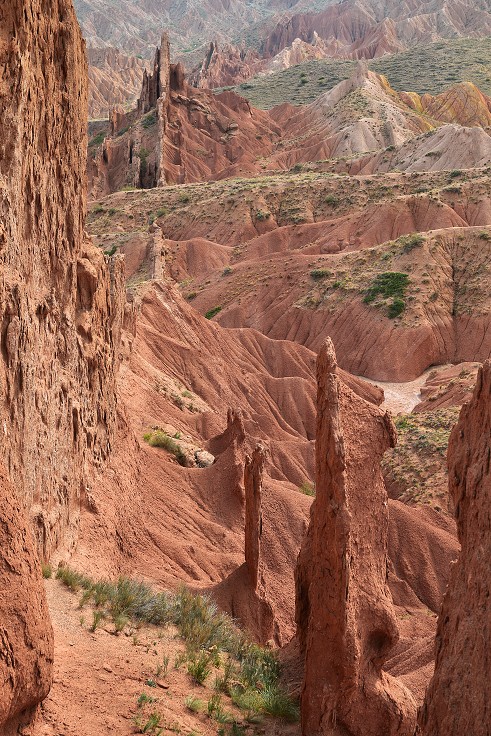Kyrgyzstán - kaňon Skazka, již. břeh Issyk-Kulu 