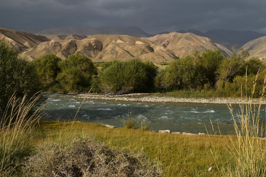 Kyrgyzstán - údolím ř. Kaja-Kujur ze Sari-Bulak do Ak-Kiya 