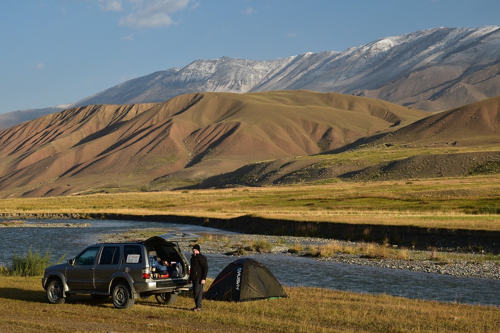 Kyrgyzstán - u ř. Kajakujur, u Ak-Kiya 2450 m, jv. od Kočkoru 