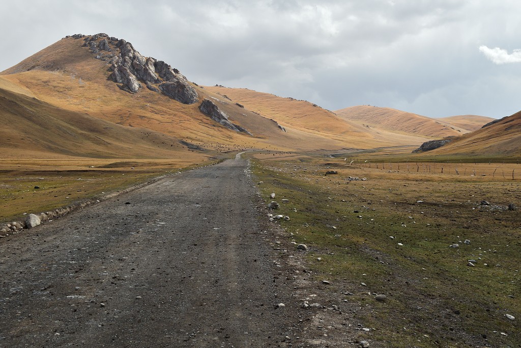 Kyrgyzstán - cestou na sedlo Jalpakbel Ashuu (3300 m) 