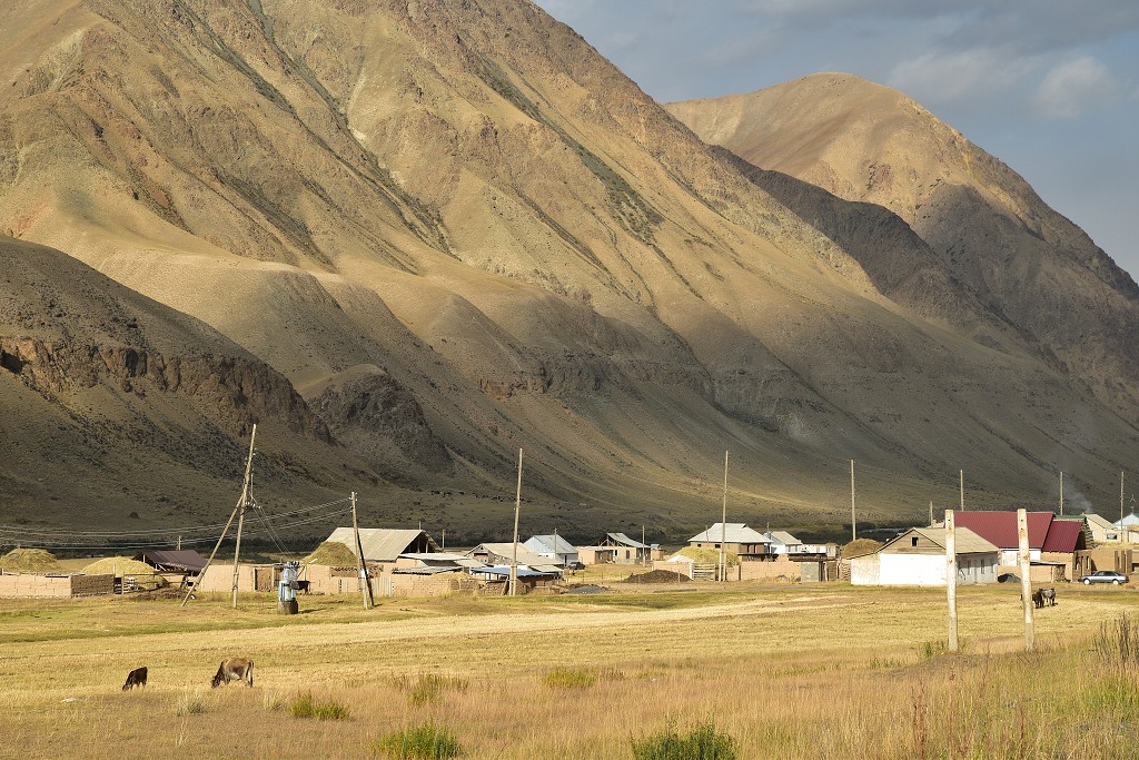Kyrgyzstán -  Uzun Bulak, údolí Malého Narynu 