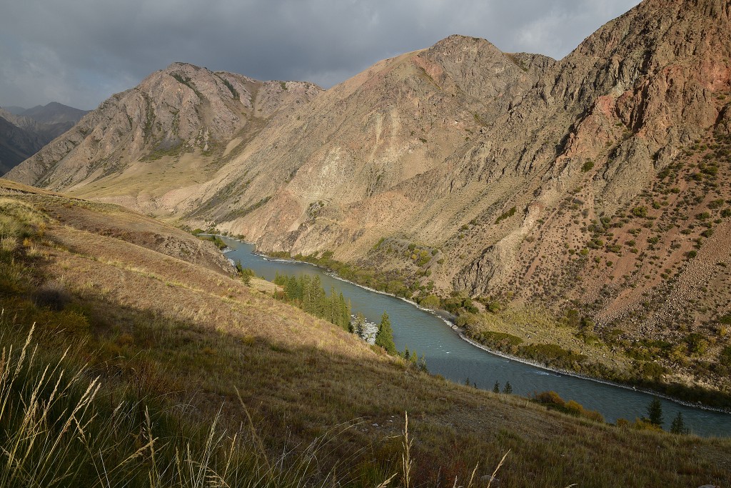 Kyrgyzstán - soutěska Malého Narynu, mezi Uzun Bulak a Eki-Naryn 