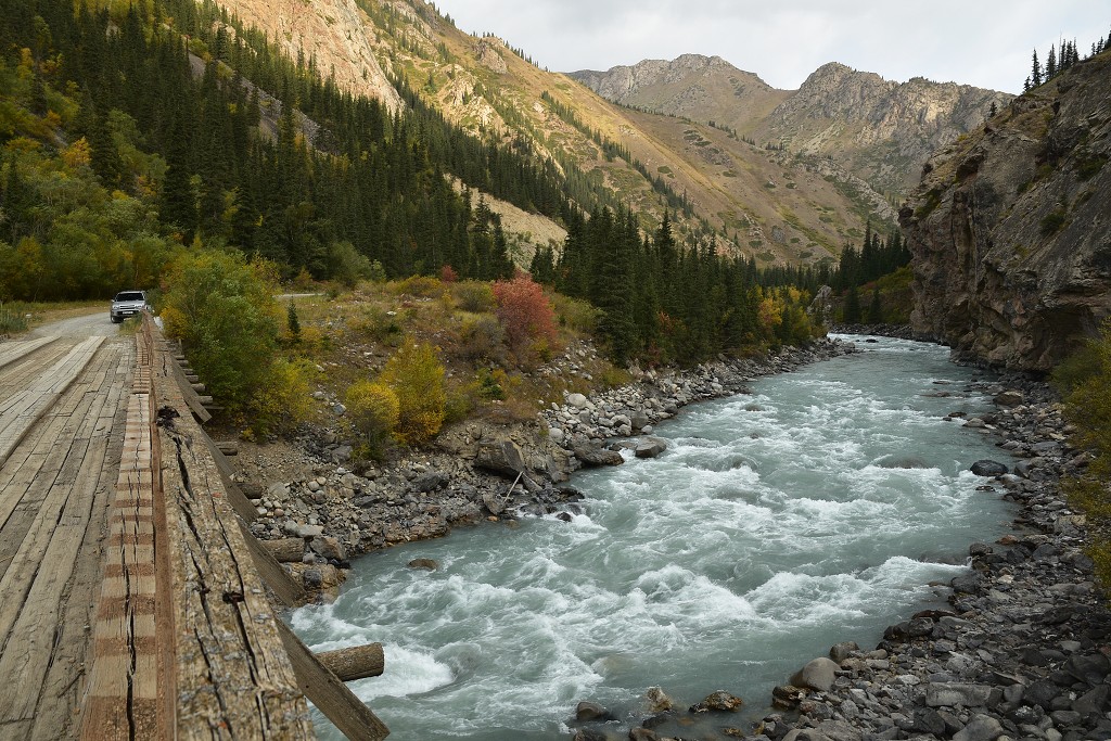 Kyrgyzstán - soutěska Malého Narynu, mezi Uzun Bulak a Eki-Naryn 