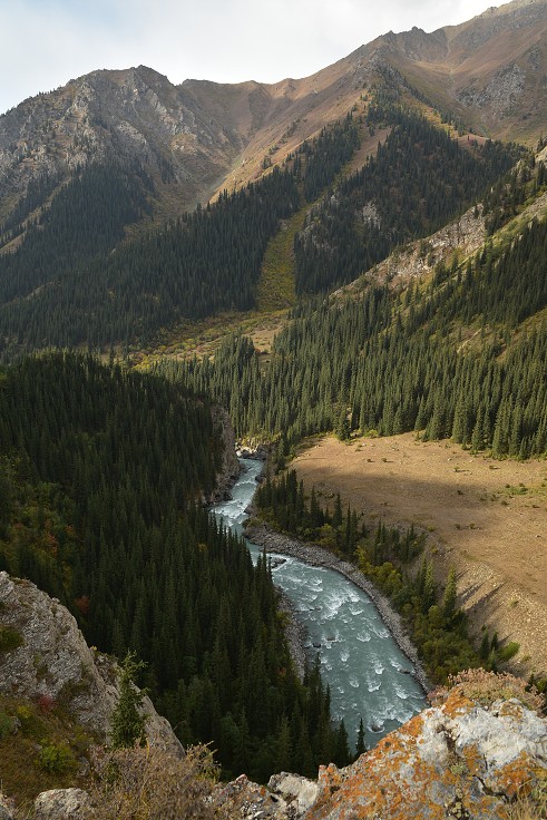 Kyrgyzstán - soutěska Malého Narynu, mezi Uzun Bulak a Eki-Naryn 