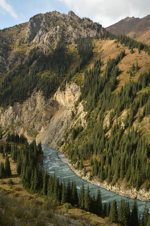 Kyrgyzstán - soutěska Malého Narynu, mezi Uzun Bulak a Eki-Naryn 