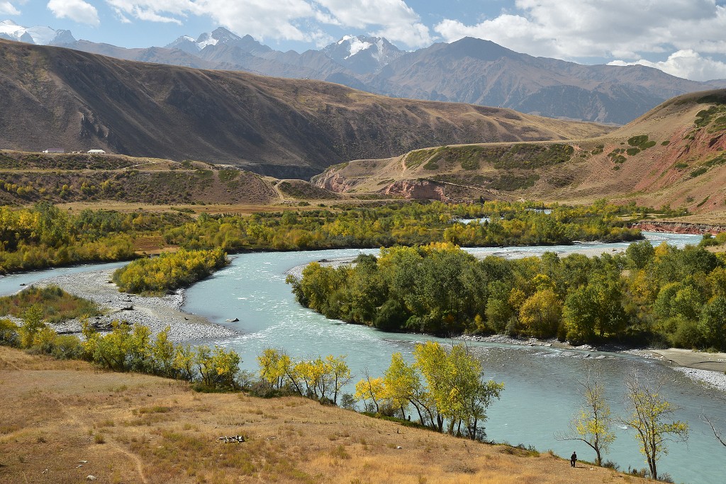 Kyrgyzstán - ř. Malý Naryn (Kiči Naryn) u vsi  Eki-Narynu 