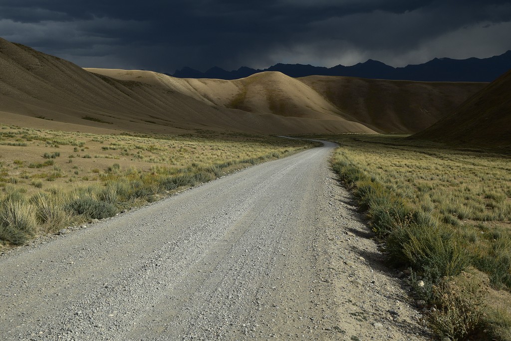 Kyrgyzstán - mezi Narynem a Ak-Muz 