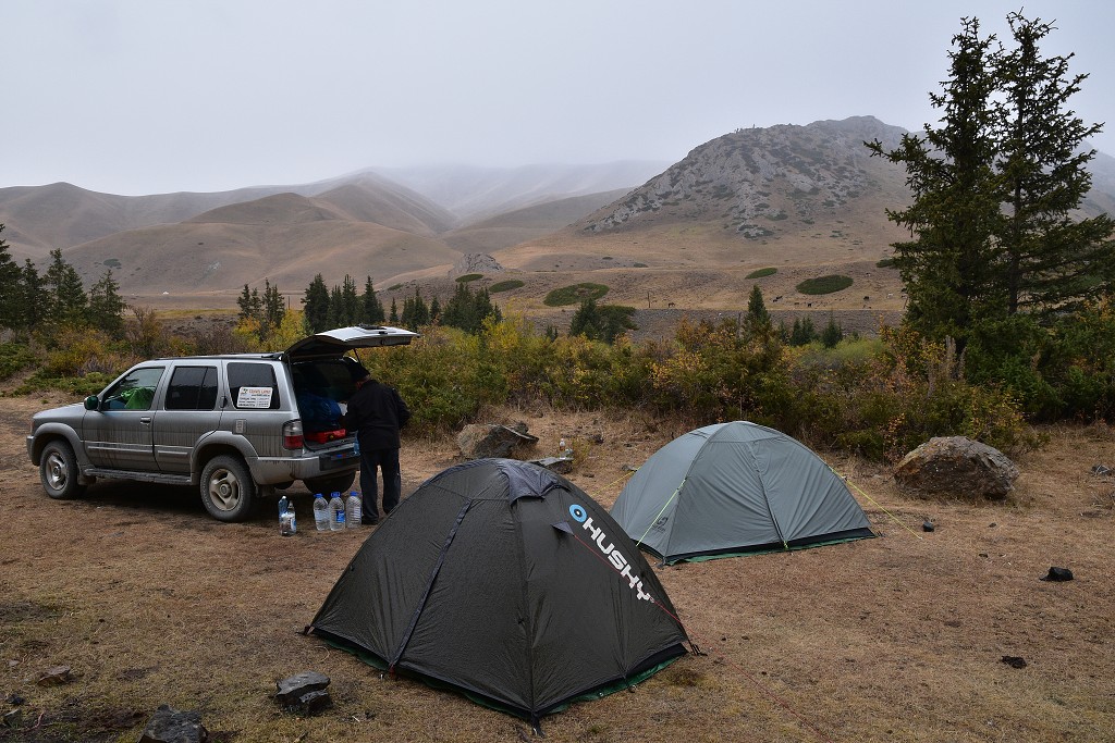 Kyrgyzstán -  u osady Bosogo,vých. od Ak-Muz 
