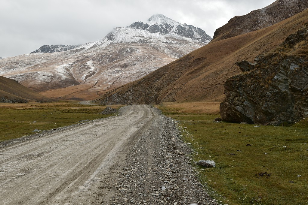 Kyrgyzstán - údolí Taš Rabat, za At-Bashi 