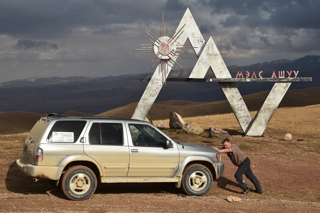 Kyrgyzstán - cestou od Taš Rabatu k Baetovu 