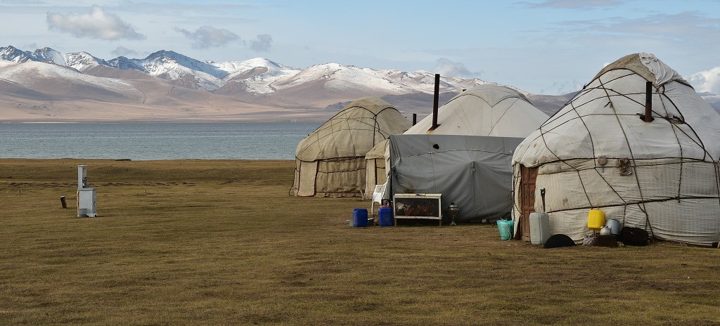 Kyrgyzstán - v jurtě u jezera  Song-Köl (3016 m) 
