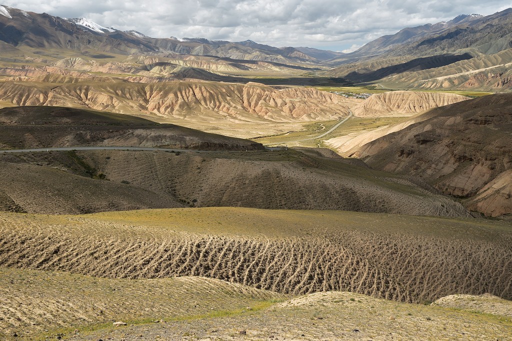 Kyrgyzstán - v údolí Tölök, již. od Kočkoru 
