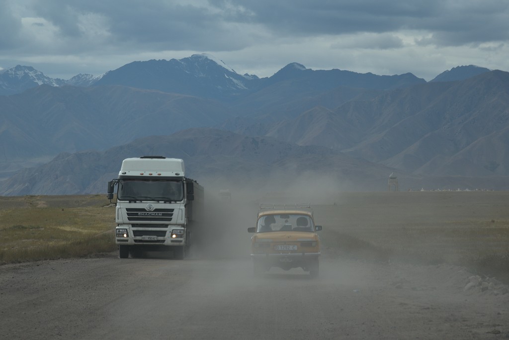 Kyrgyzstán - na silnici Kočkor - Čajek 