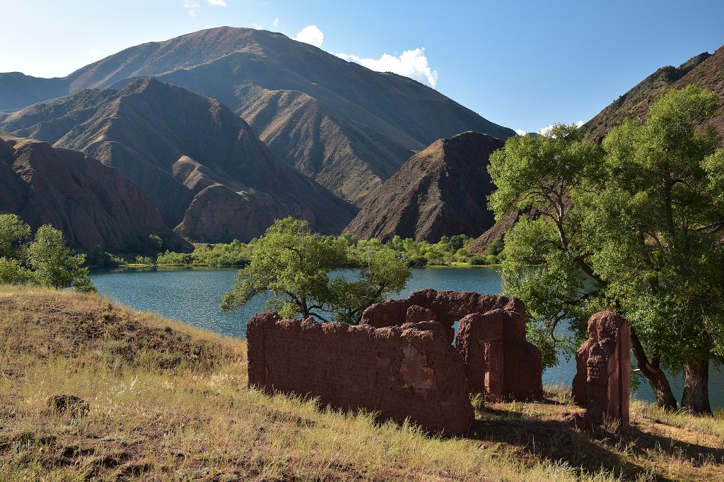 Kyrgyzstán - jezero Ak-Köl, jz. od Čajeku 