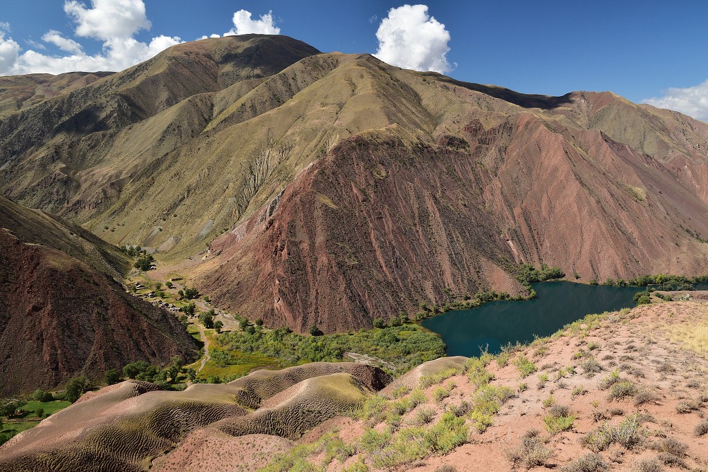 Kyrgyzstán - okolí jezera Ak-Köl, jz. od Čajeku 