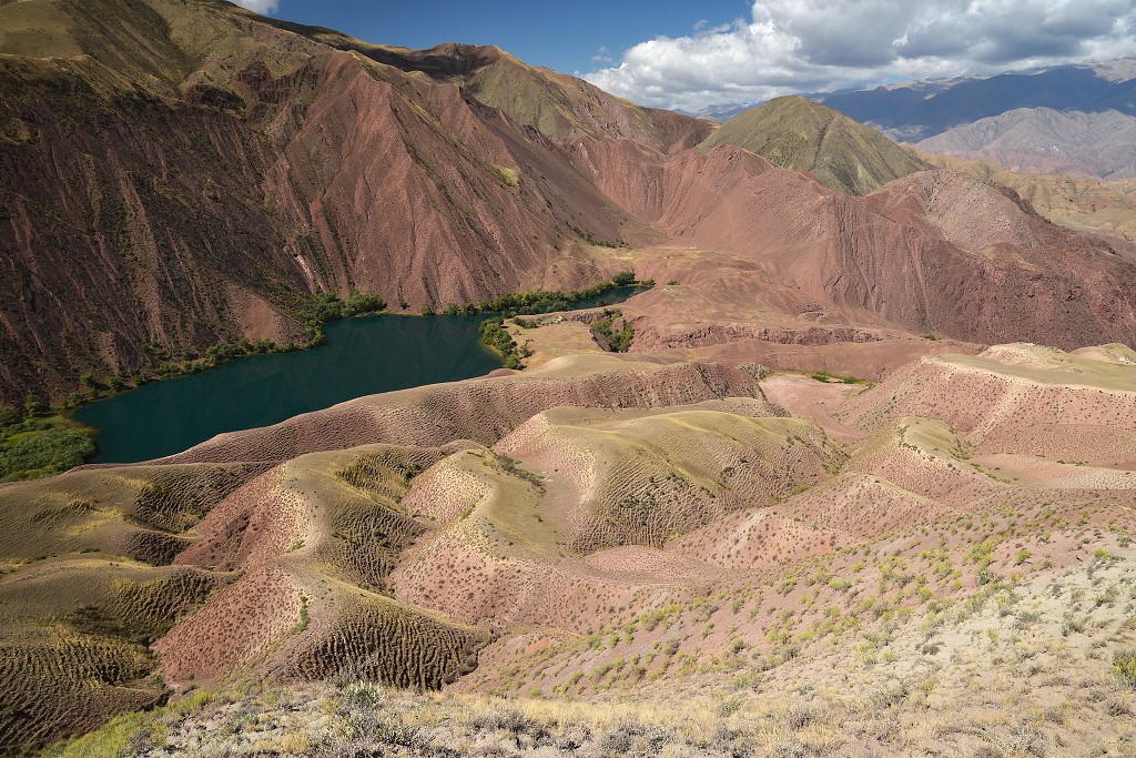 Kyrgyzstán - okolí jezera Ak-Köl, jz. od Čajeku 