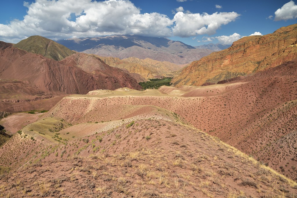 Kyrgyzstán - okolí jezera Ak-Köl, jz. od Čajeku 