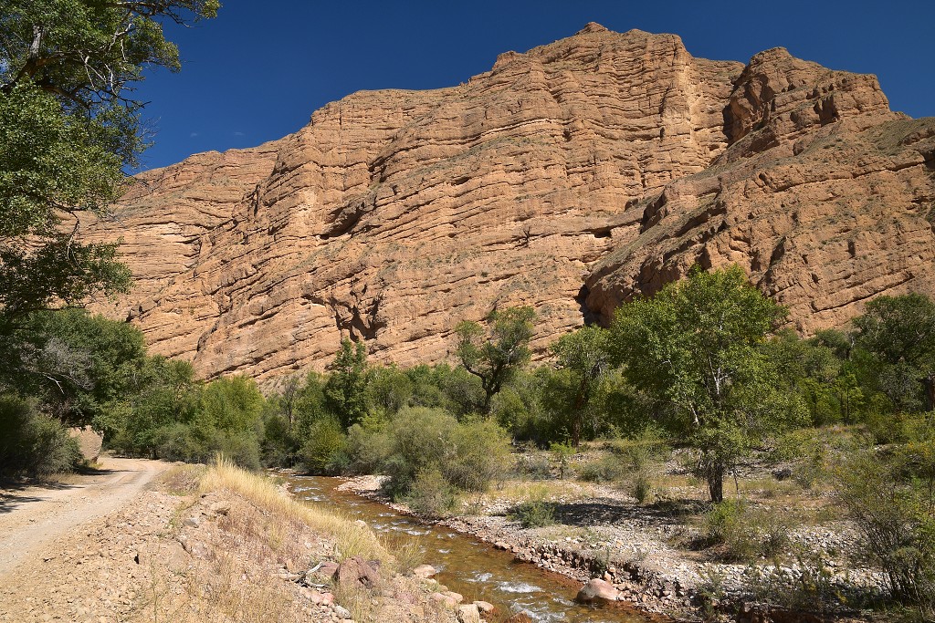 Kyrgyzstán - okolí jezera Ak-Köl, jz. od Čajeku 