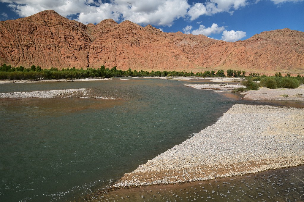 Kyrgyzstán - údolí řeky Kökömeren, jz. od Čajeku 